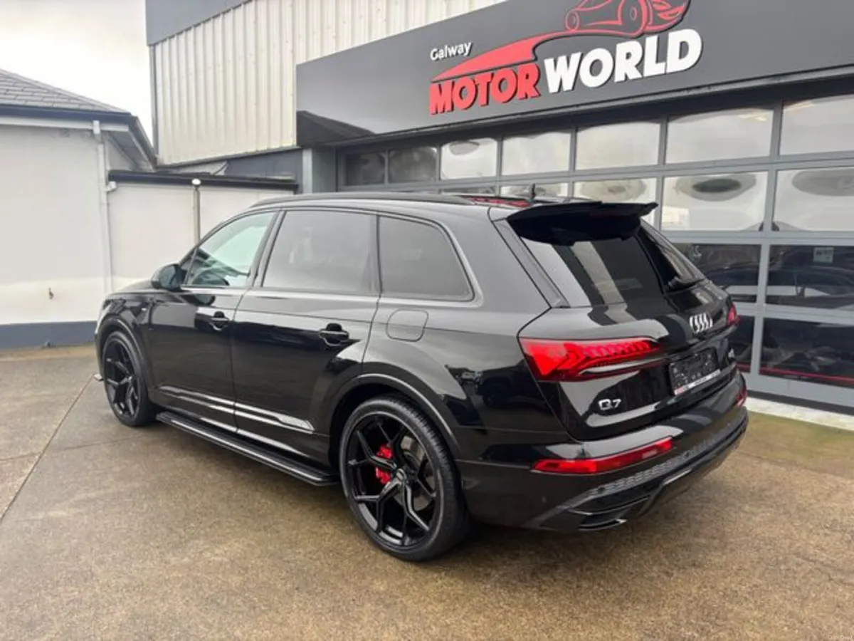 Audi Q7 TFSI E QUATTRO S LINE - Image 3