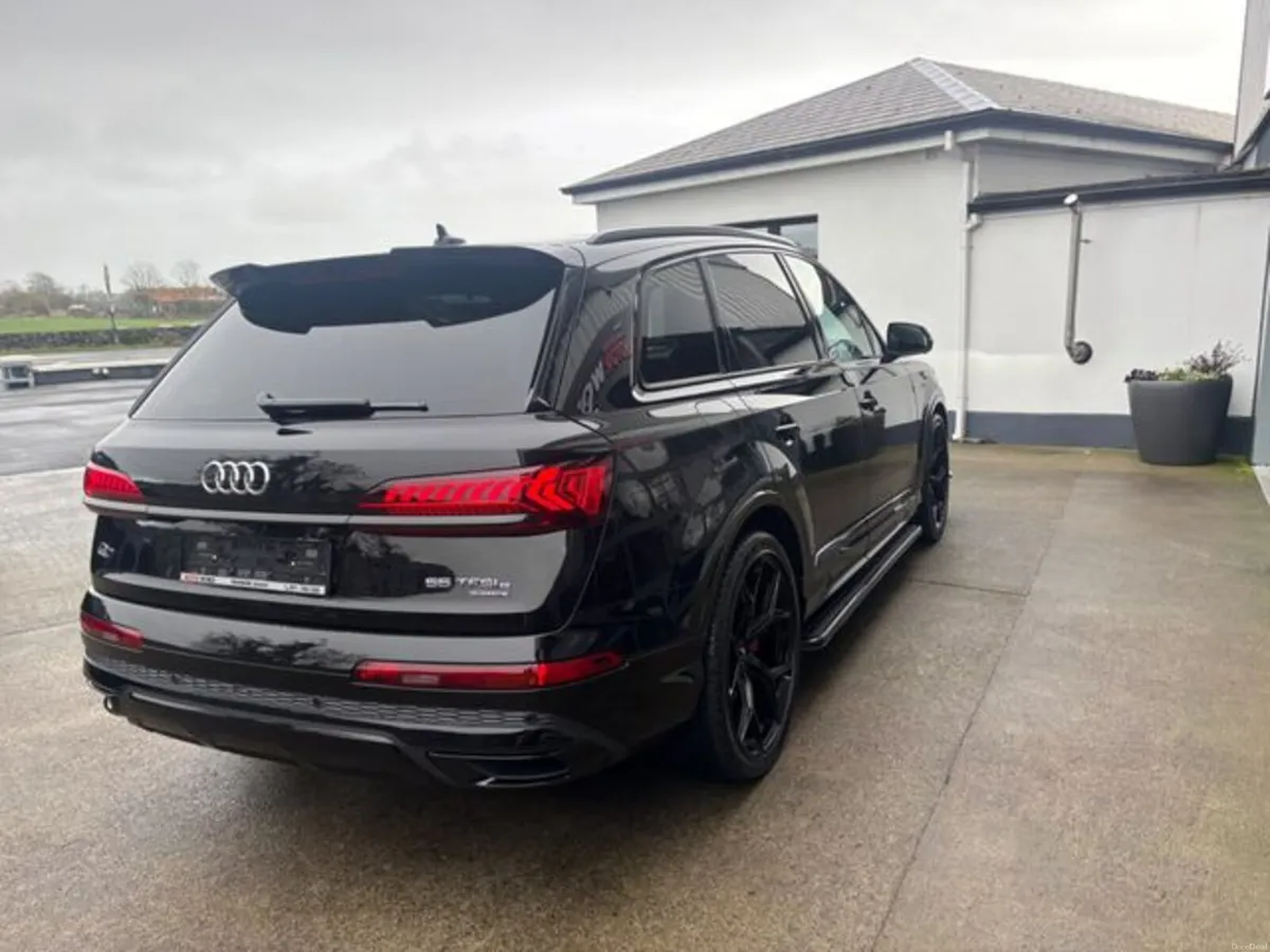 Audi Q7 TFSI E QUATTRO S LINE - Image 4