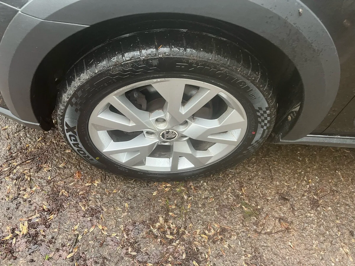 SKODA SUPERB SCOUT 4x4 DIESEL 2.0 150 HP - Image 5