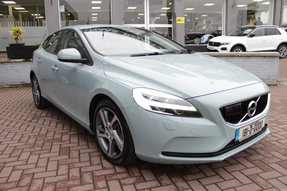 2.0D4 LUXURY EDITION 5DR HATCHBACK AUTOMATIC - Image 2