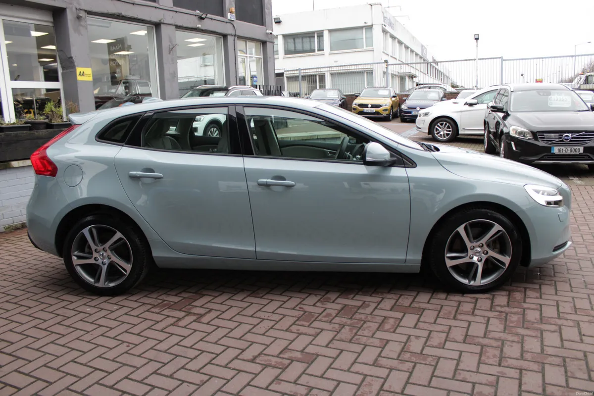 2.0D4 LUXURY EDITION 5DR HATCHBACK AUTOMATIC - Image 3
