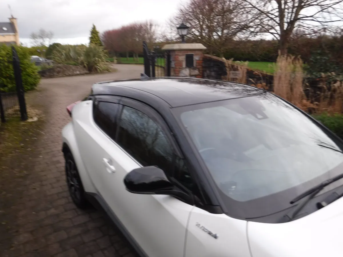 TOYOTA CH-R 1.8 AUTO HYBRID HIGH SPEC LOW MILES - Image 3