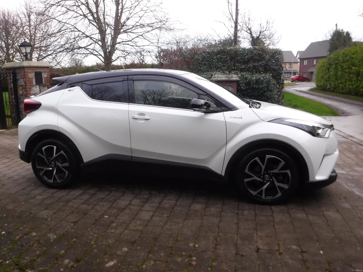 TOYOTA CH-R 1.8 AUTO HYBRID HIGH SPEC LOW MILES - Image 2