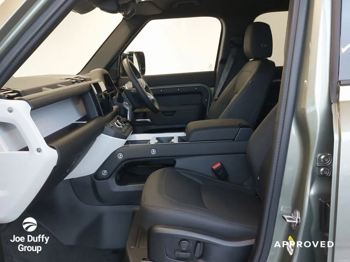 Land Rover Defender 110 X-Dynamic SE  P300 e 300 A - Image 4