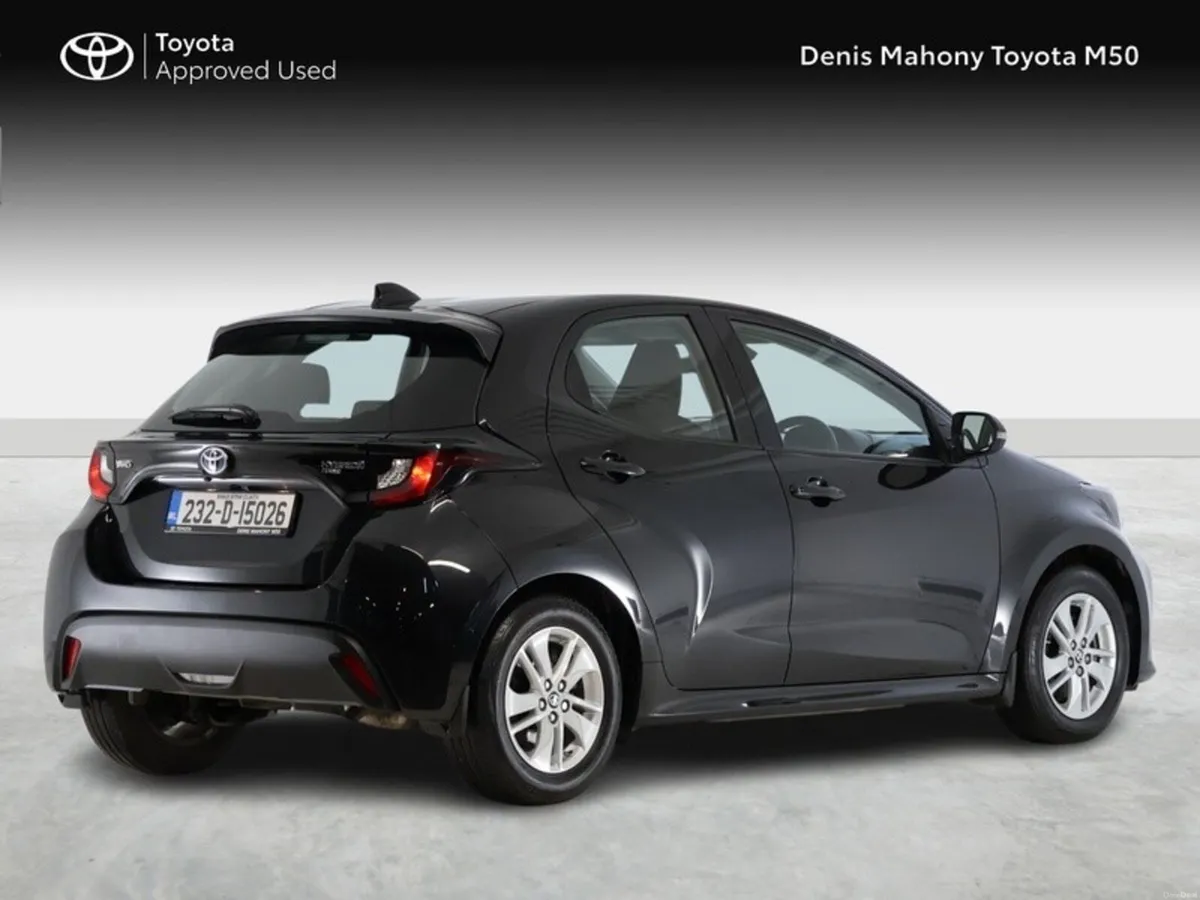 Toyota Yaris Luna Hybrid - Image 2