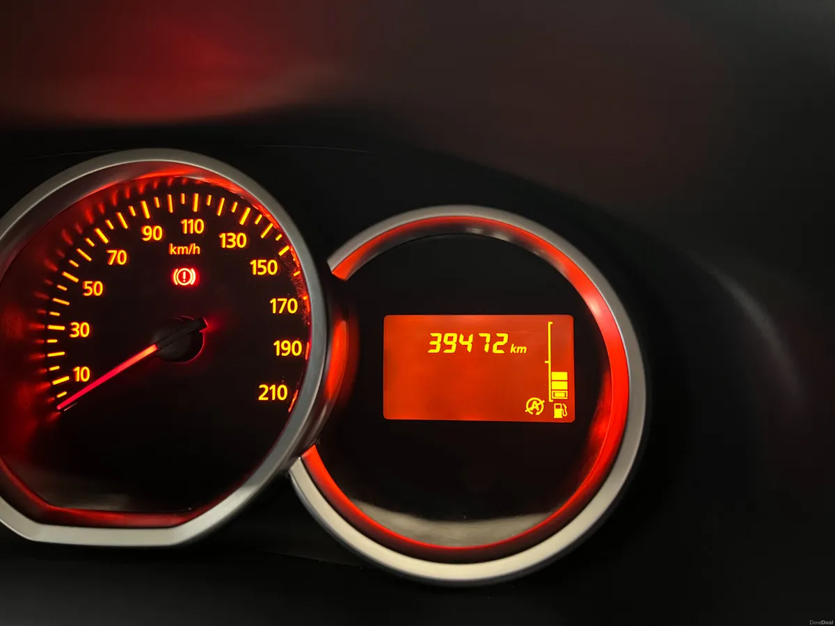 Only 39,000 Kms Low Kms As New 2020 Dacia Sandero - Image 4