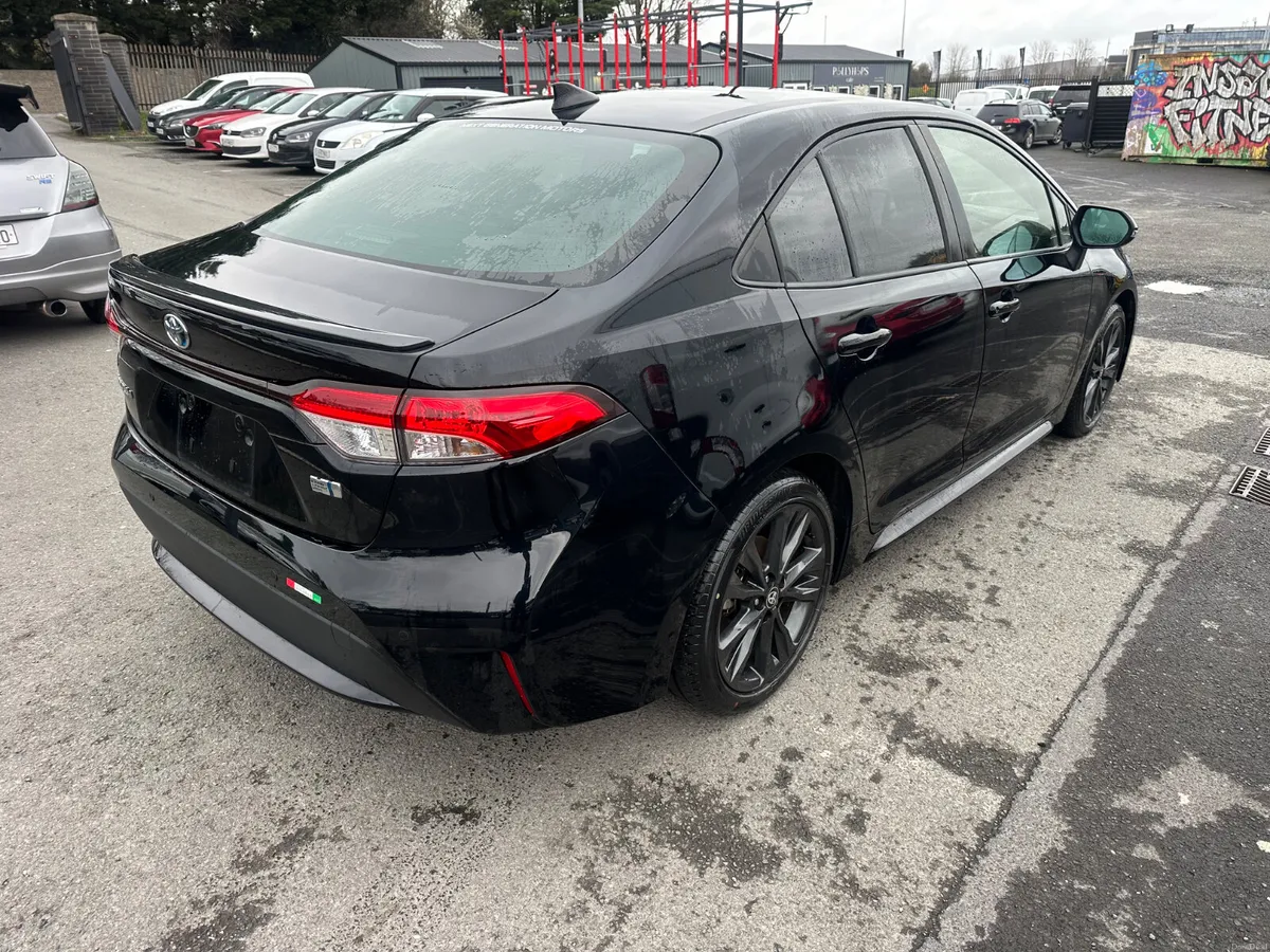 2023 TOYOTA COROLLA 1.8L HYBRID LEATHER PACKAGE - Image 4