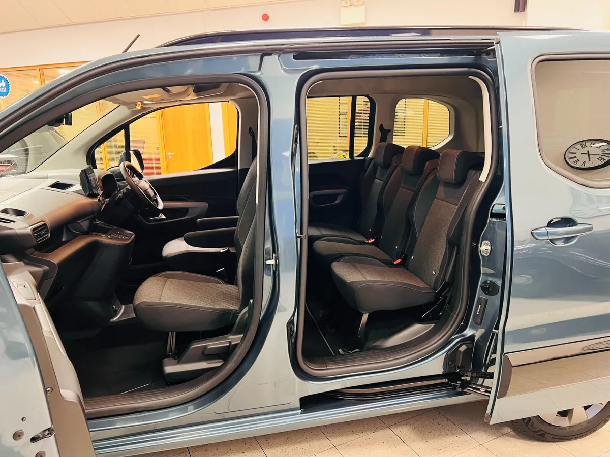 5 Seat Only 2700 Kms ULTIMATE Spec As Brand New - Image 2