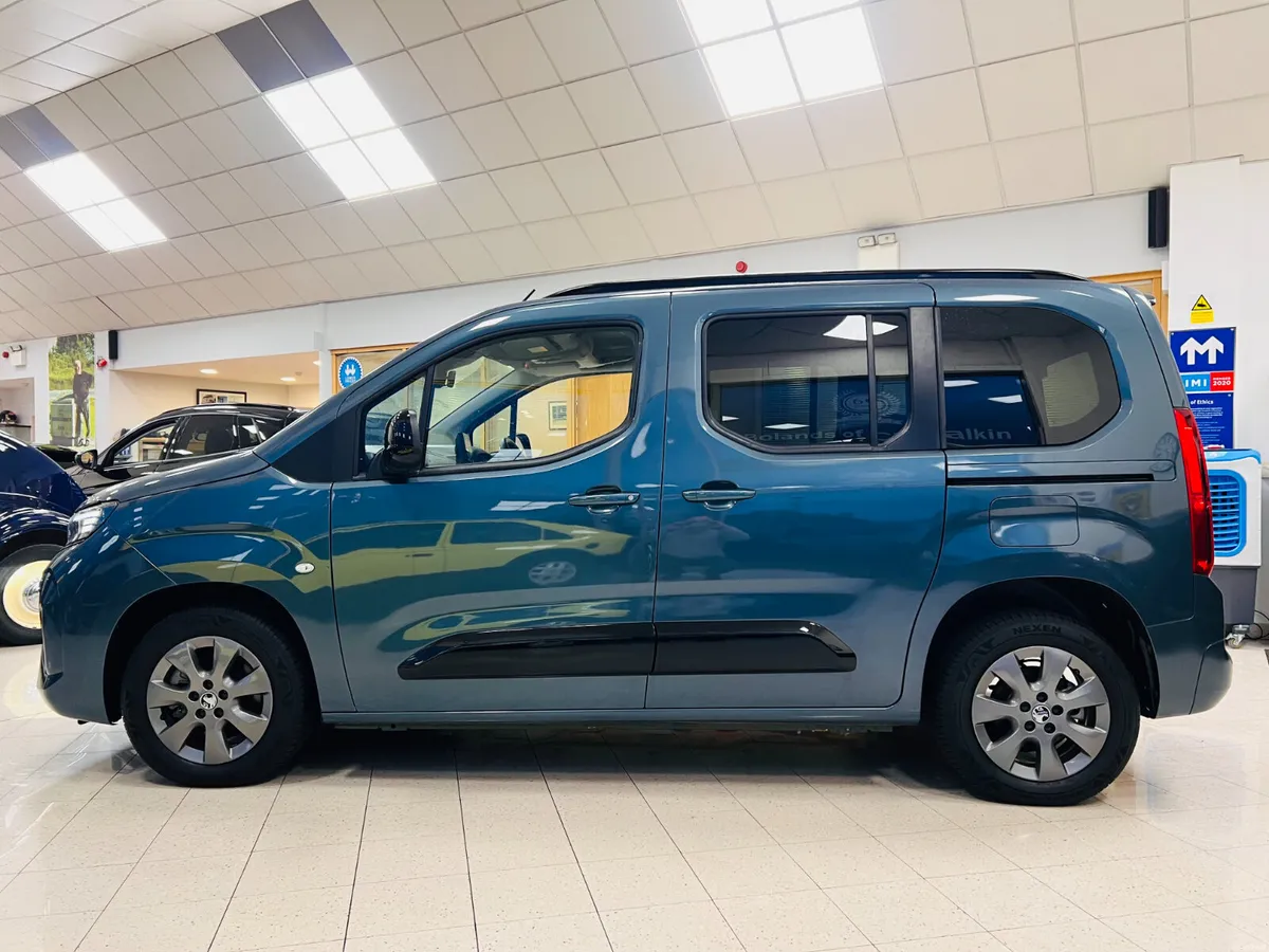 5 Seat Only 2700 Kms ULTIMATE Spec As Brand New - Image 3