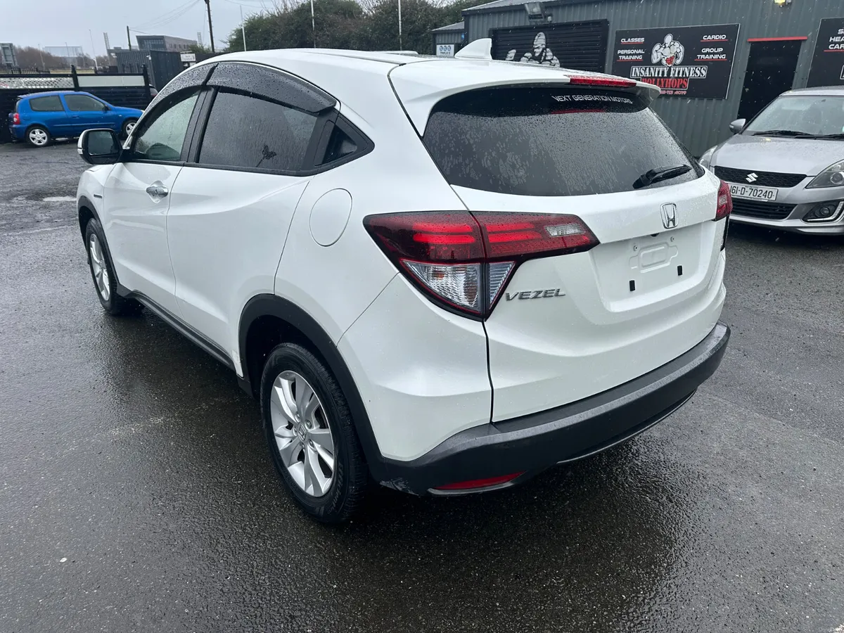 2014 HONDA VEZEL HYBRID 1.5L  AUTOMATIC LOW MILESI - Image 3