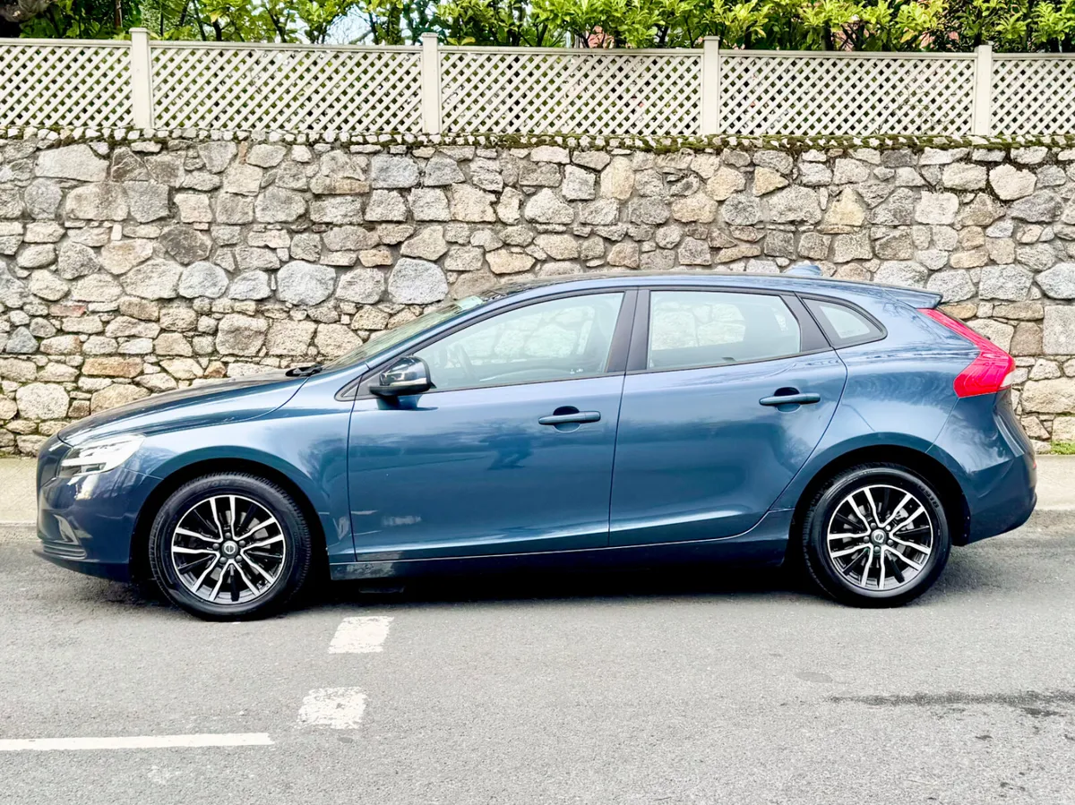 Volvo V40 2017!! MOMENTUM!!ONLY 44K MLS!!! - Image 4