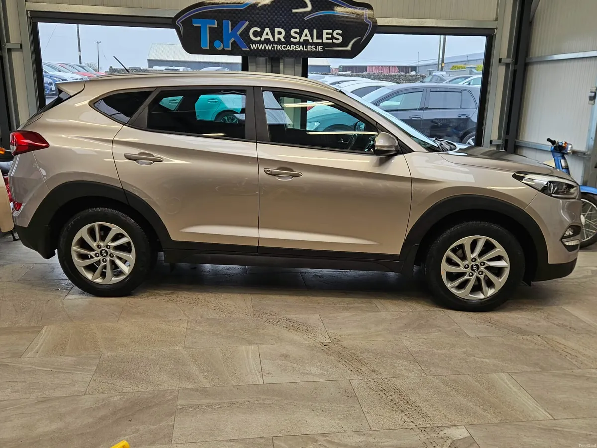 17 HYUNDAI TUCSON 1.7 DIESEL COMFORT - Image 3