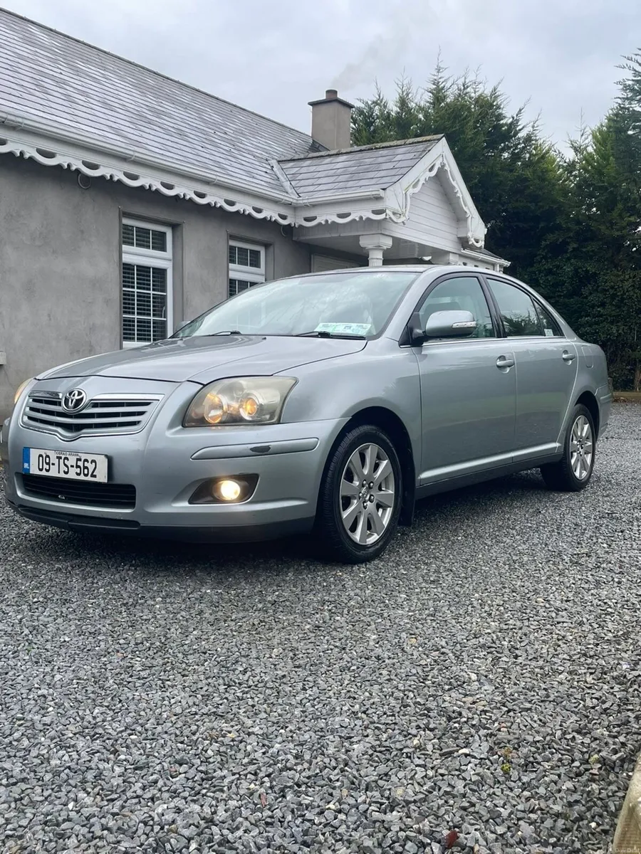 2009 Toyota Avensis - Image 1