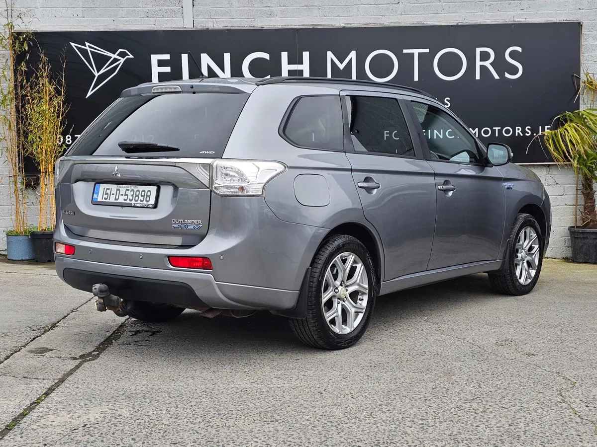MITSUBISHI OUTLANDER PHEV 4X4 // LOW MILEAGE - Image 4