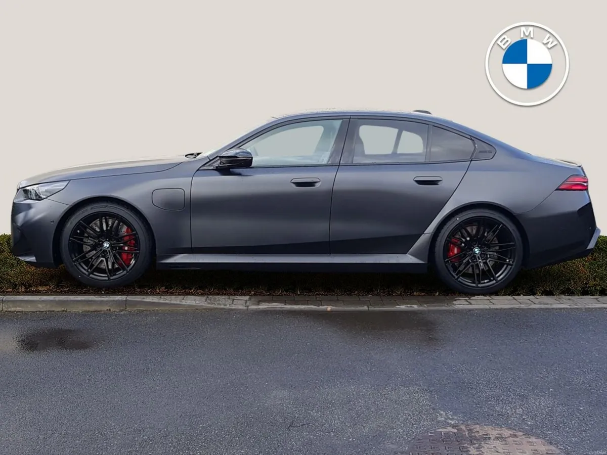 BMW M5 Saloon - Image 3