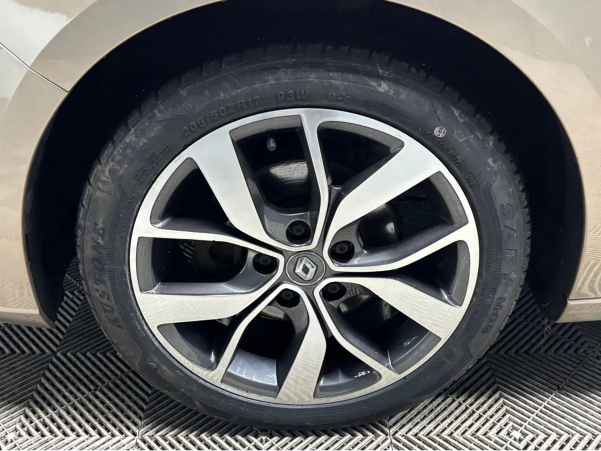 Renault Megane DYNAMIQUE S NAV DCI 110 4DR - Image 2