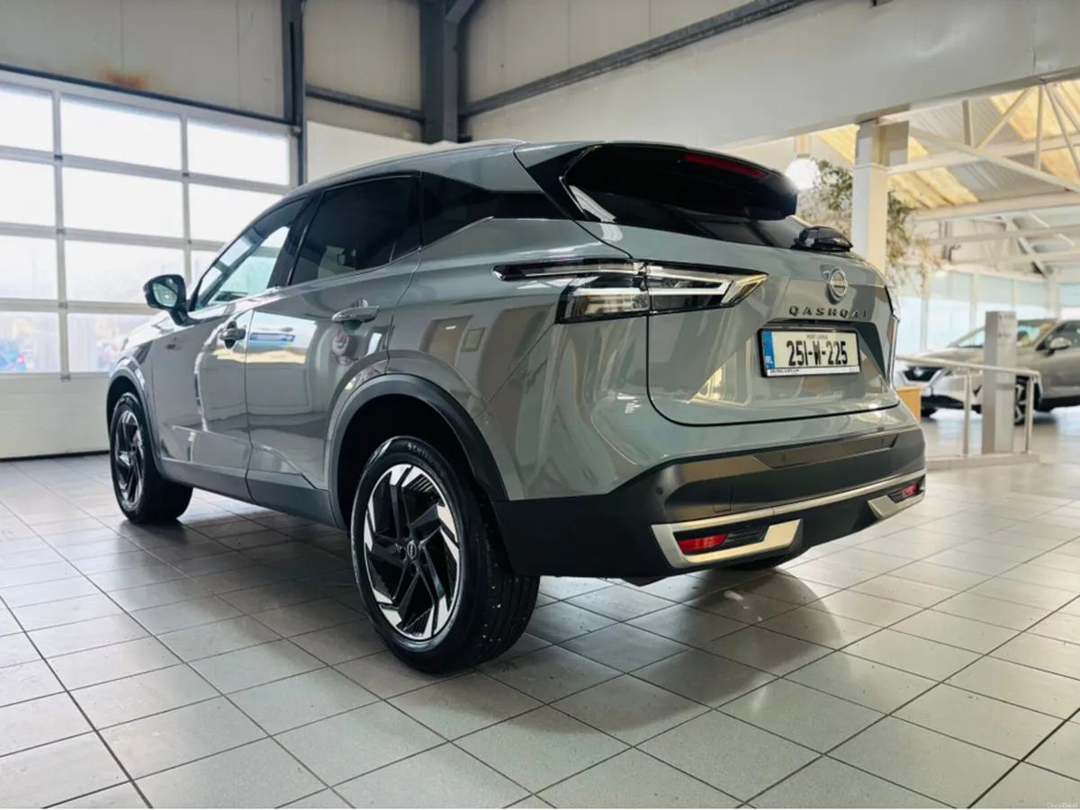 Nissan Qashqai 1.3 HYB SV PREMIUM MY2 - Image 2