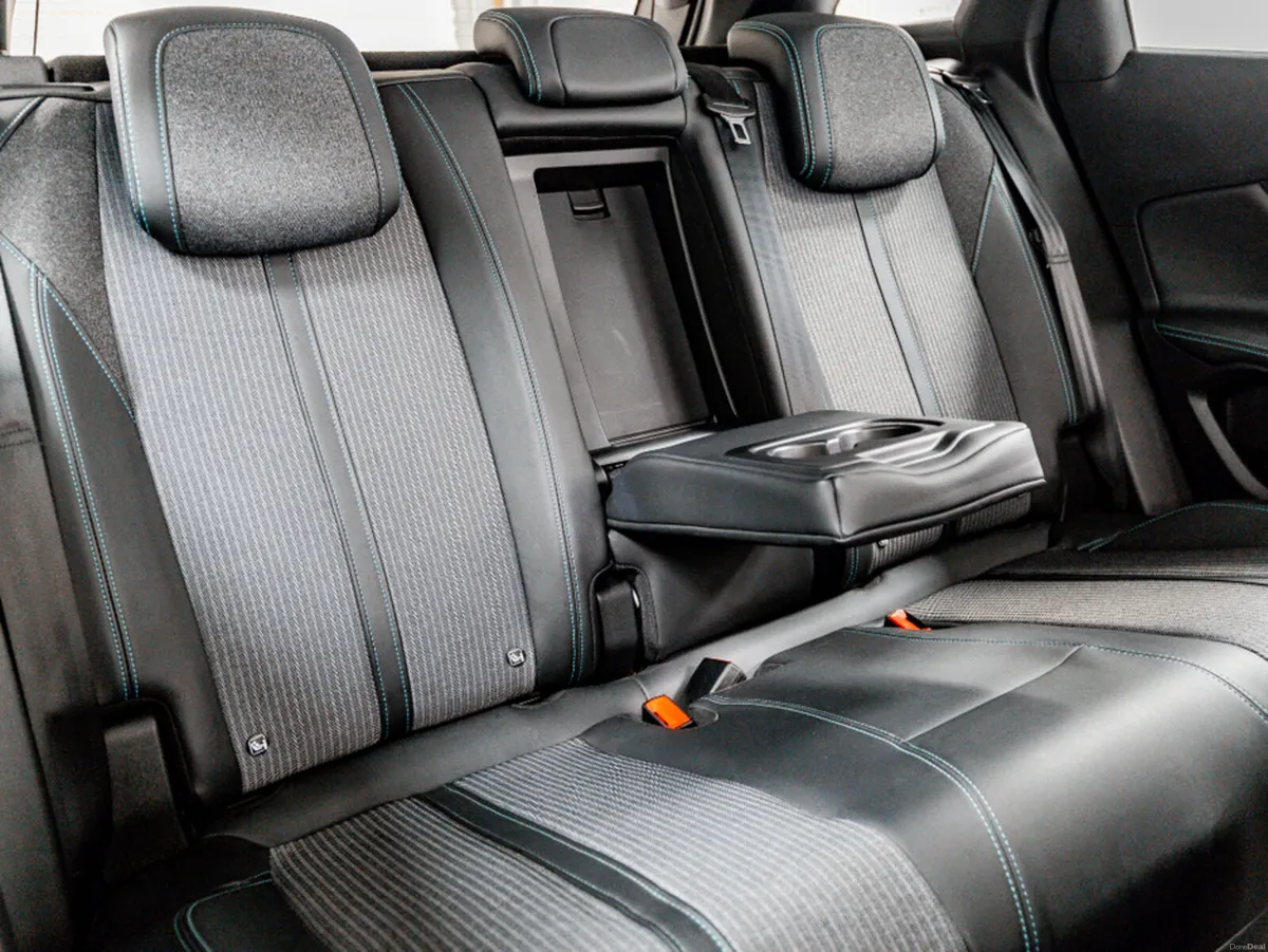 Peugeot 3008 Allure 1.6 Petrol PHEV Auto 225HP - Image 4