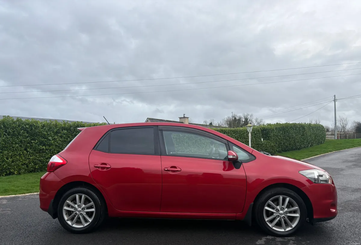Toyota Auris 2011 - Image 4