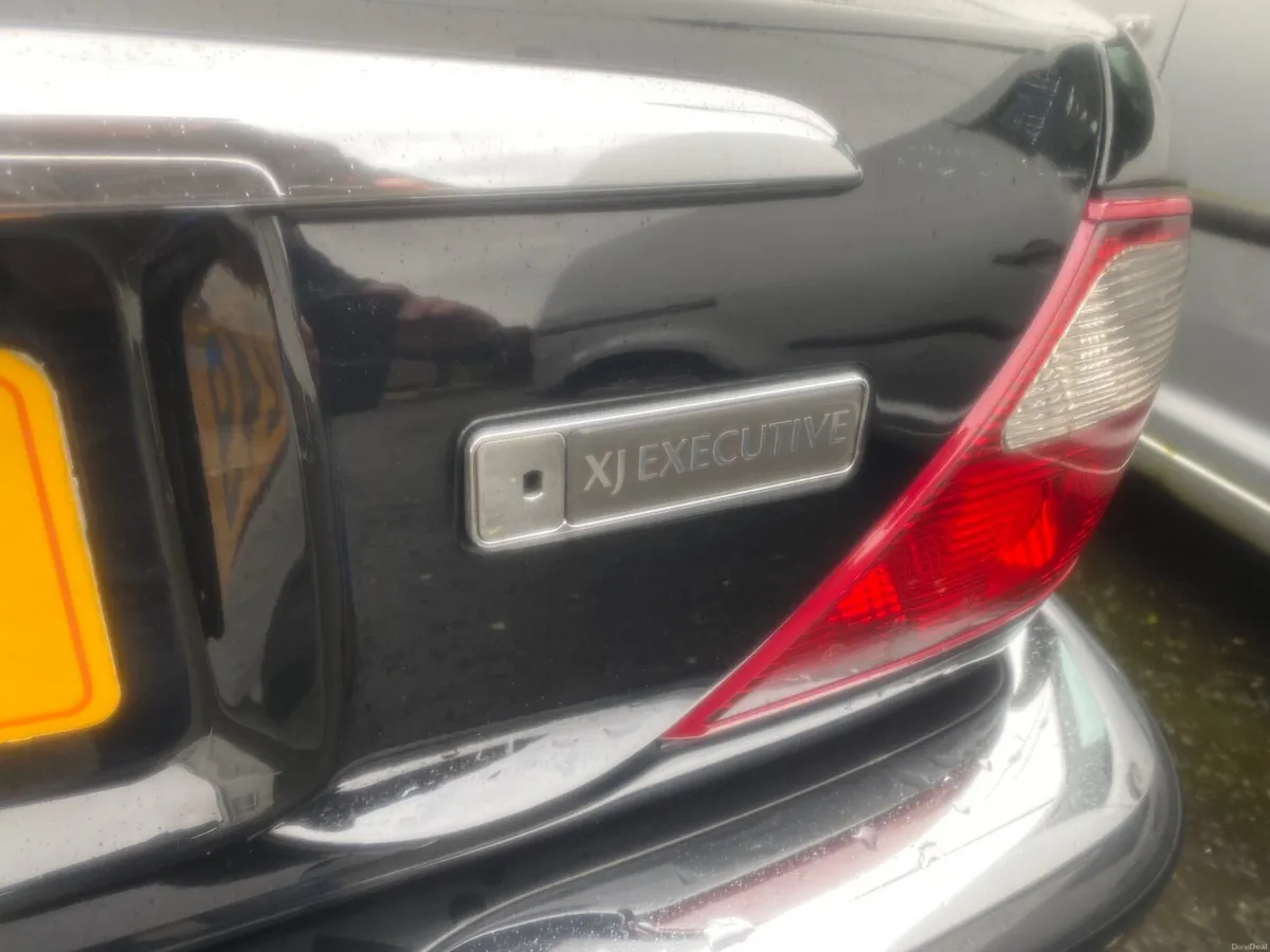 Jaguar XJ8 3.2 V8 Petrol - Image 4