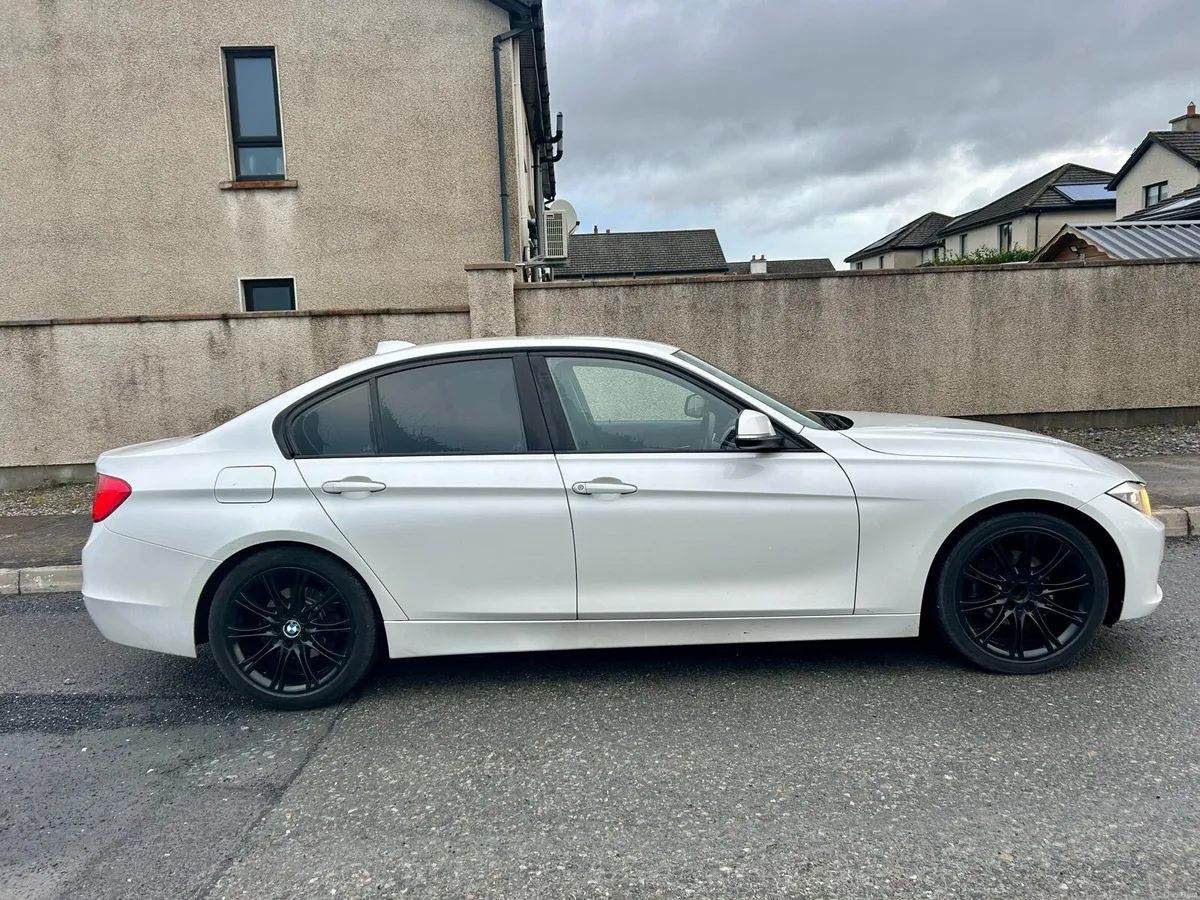 2013 BMW 320D PEARL WHITE - Image 4