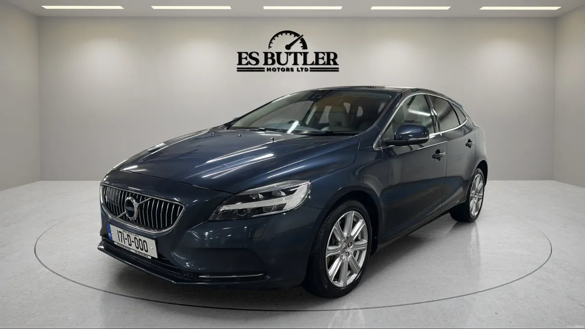 2017 Volvo V40 2.0L DIESEL AUTO INSCRIPTION MODEL - Image 1