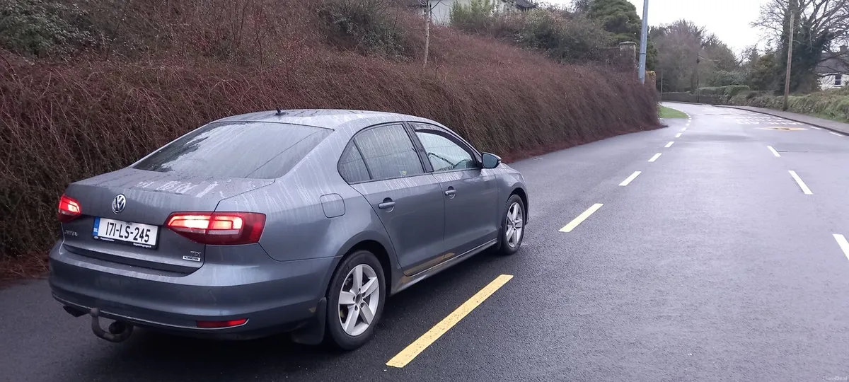 Volkswagen Jetta 2017 - Image 2