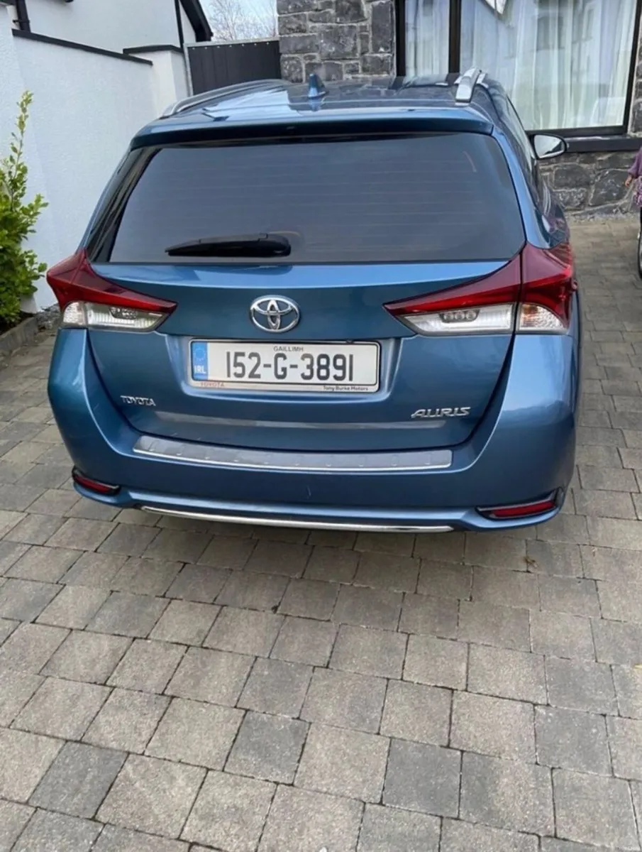 Toyota Auris 2015 - Image 2