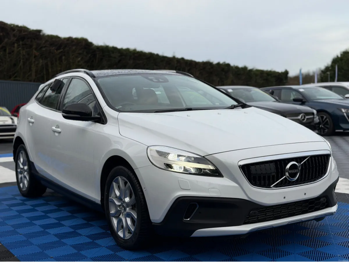 Volvo V40 CROSSCOUNTRY 4WD - 2.0L DIESEL - AUTO - - Image 3