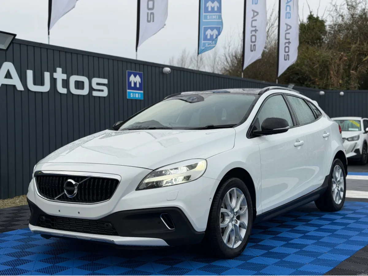 Volvo V40 **DEPOSIT TAKEN** CROSSCOUNTRY 4WD - 2.0 - Image 2