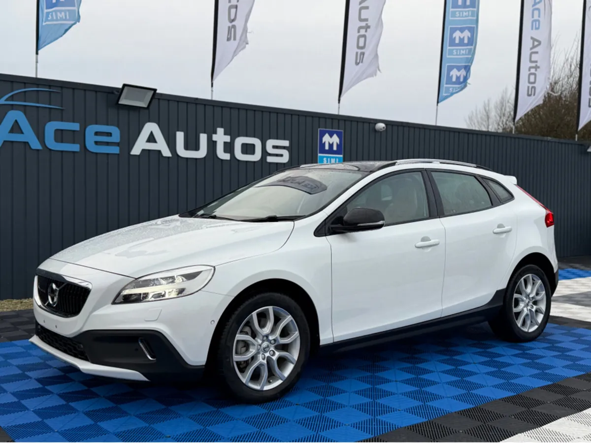 Volvo V40 **DEPOSIT TAKEN** CROSSCOUNTRY 4WD - 2.0 - Image 3