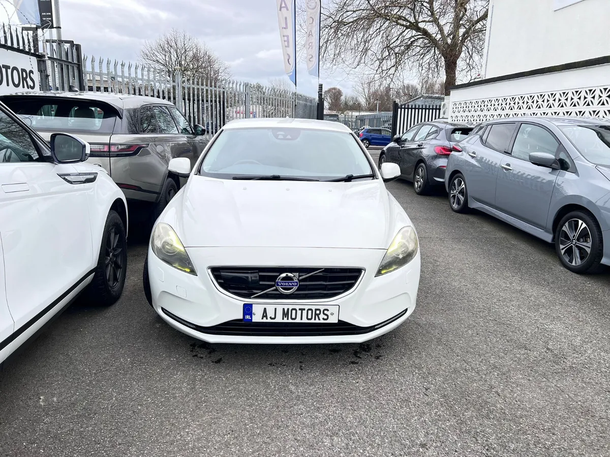 13 VOLVO V40 AUTOMATIC LOW KLM - Image 3