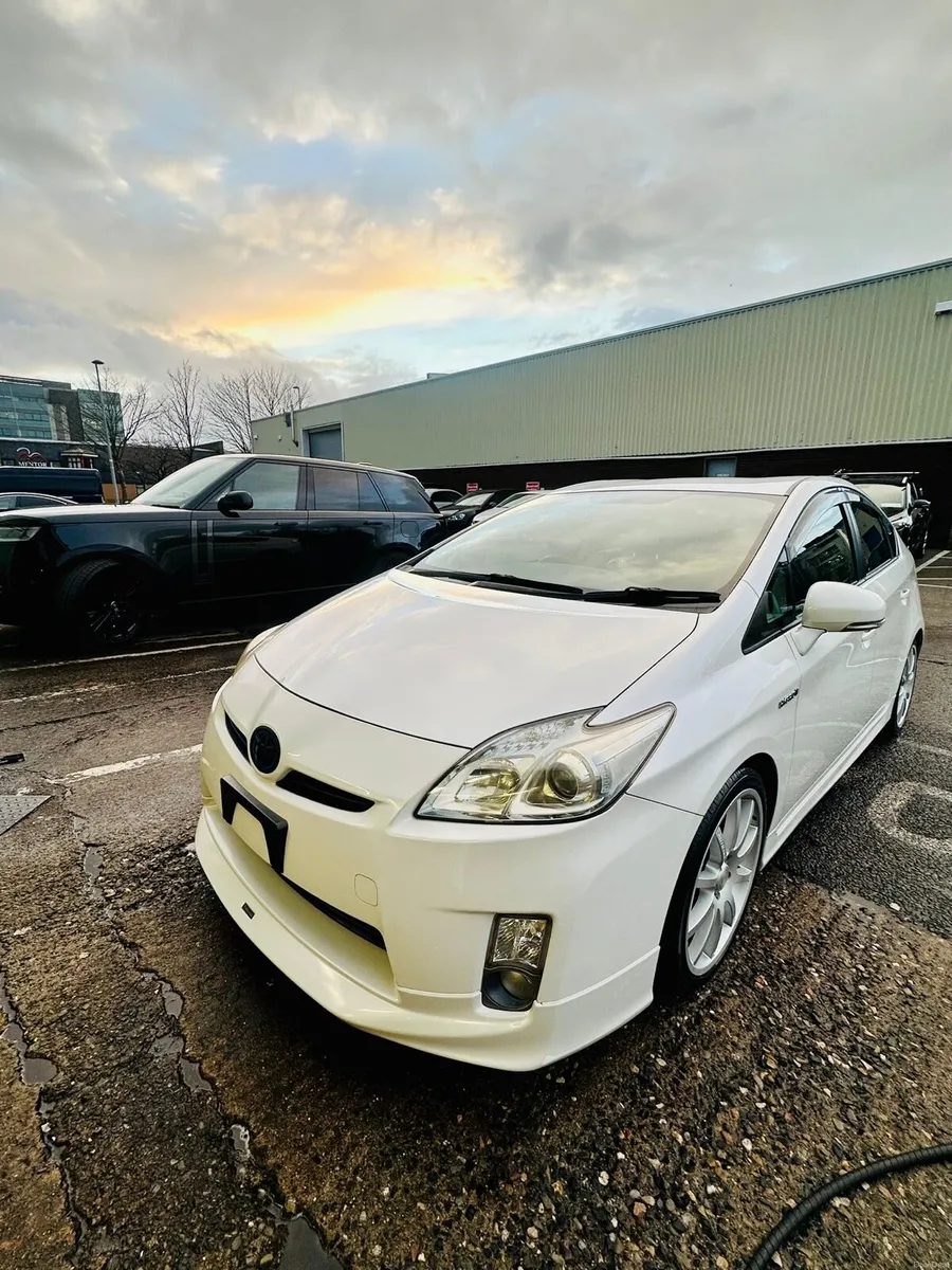 2011 Toyota  Prius TINY MILEAGE !!! - Image 2