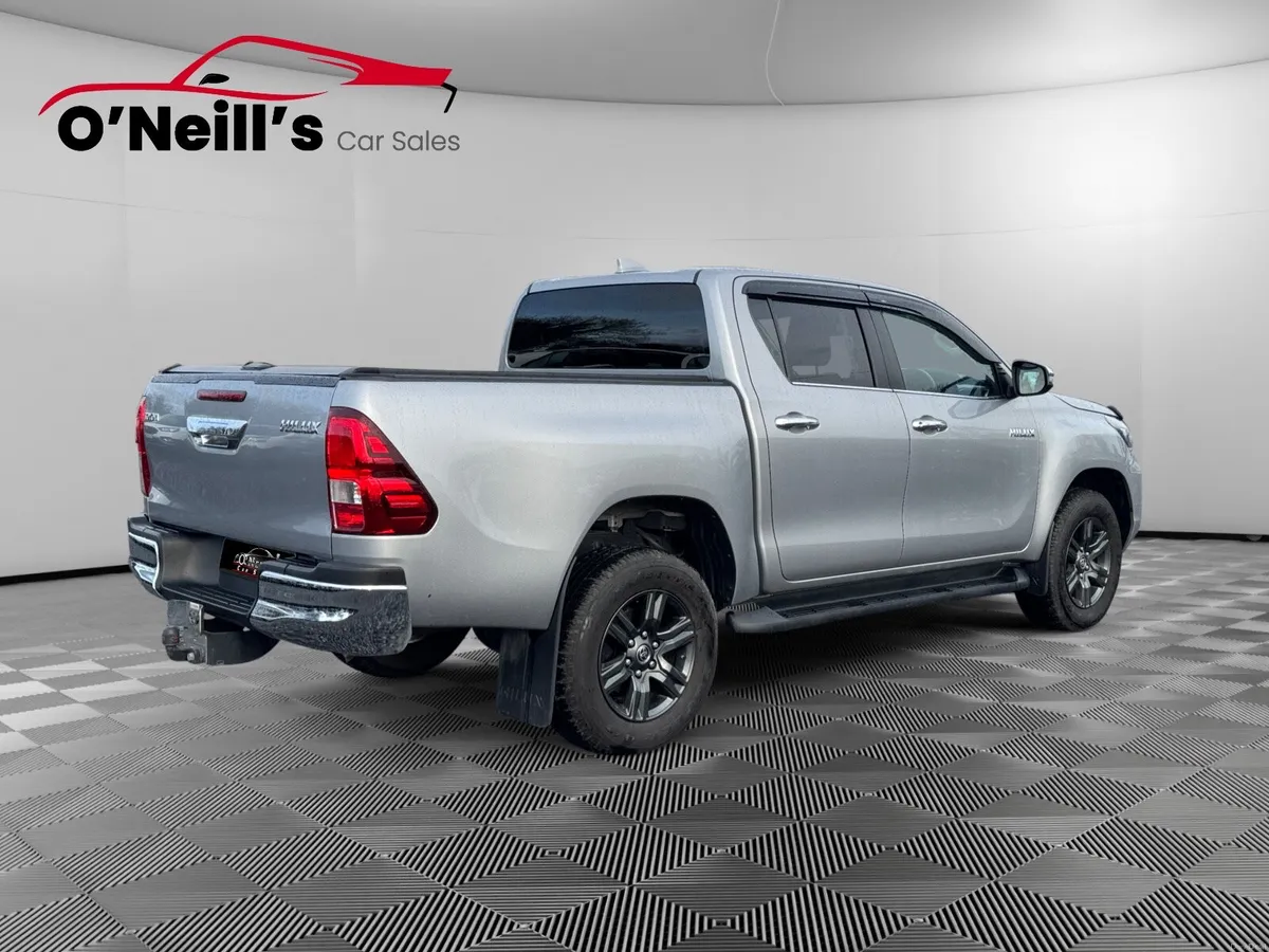 2025 Toyota Hilux *NO VAT* 2.8 SR5 MANUAL #347 - Image 3