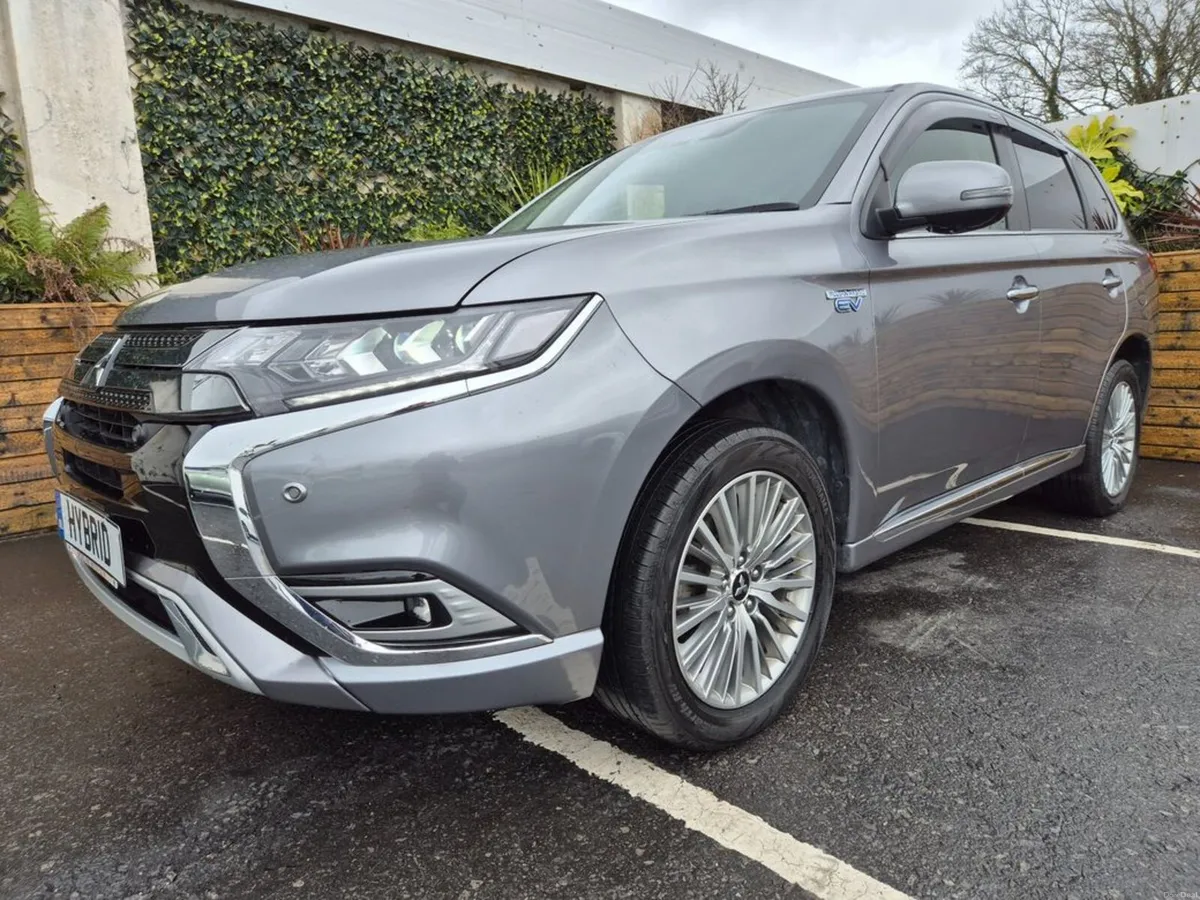 Mitsubishi Outlander 2.4 PHEV / INTENSE SAFETY PAC - Image 3