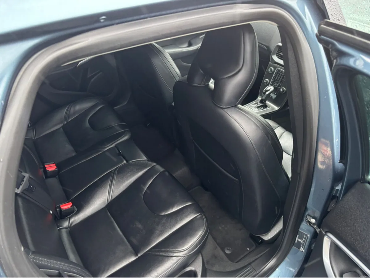 Volvo V40 Volvo V40 1.6 petrol, auto, full leather - Image 1