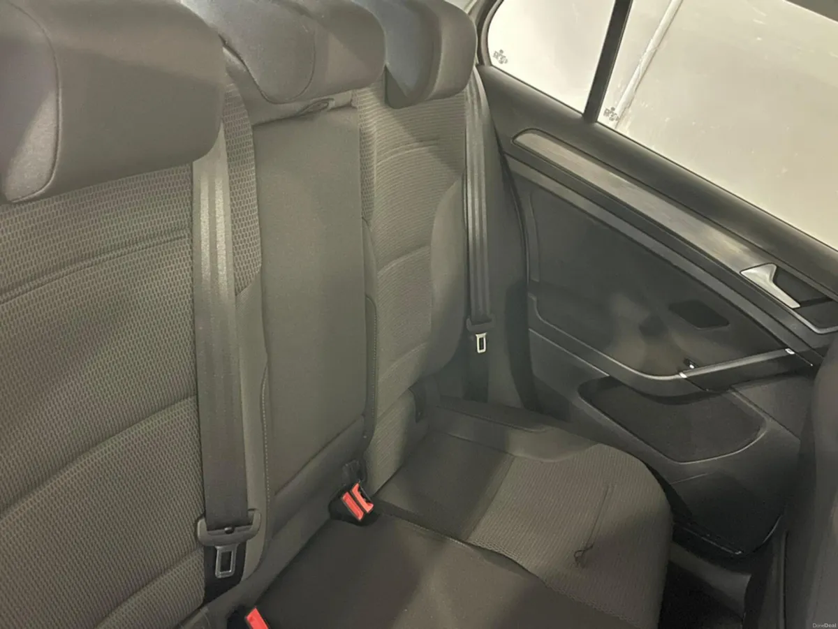 Volkswagen Golf 1.6 TDI SE NAV BLUEMOTION 115PS 5D - Image 4