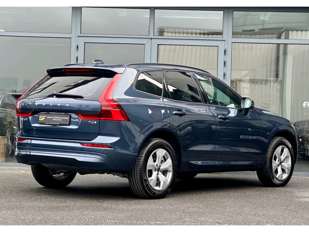 Volvo XC60 CORE T6 PHEV AWD AUTO - Image 3