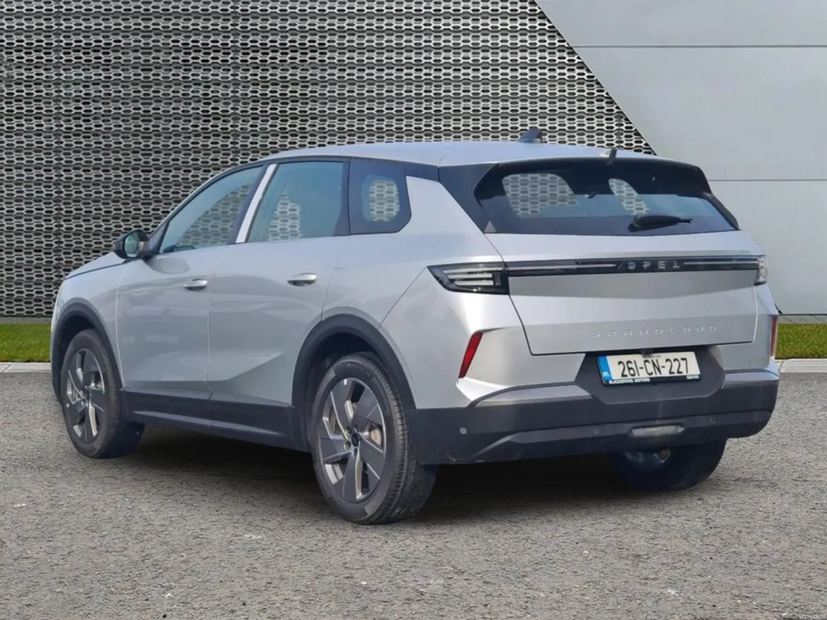 Opel Grandland Elegance PureTech 136 MHEV - Image 3