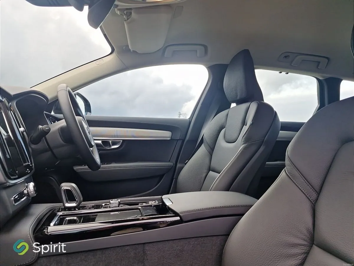 Volvo V90 V90 T6 AWD Plus (Dark Theme) Full Leathe - Image 4