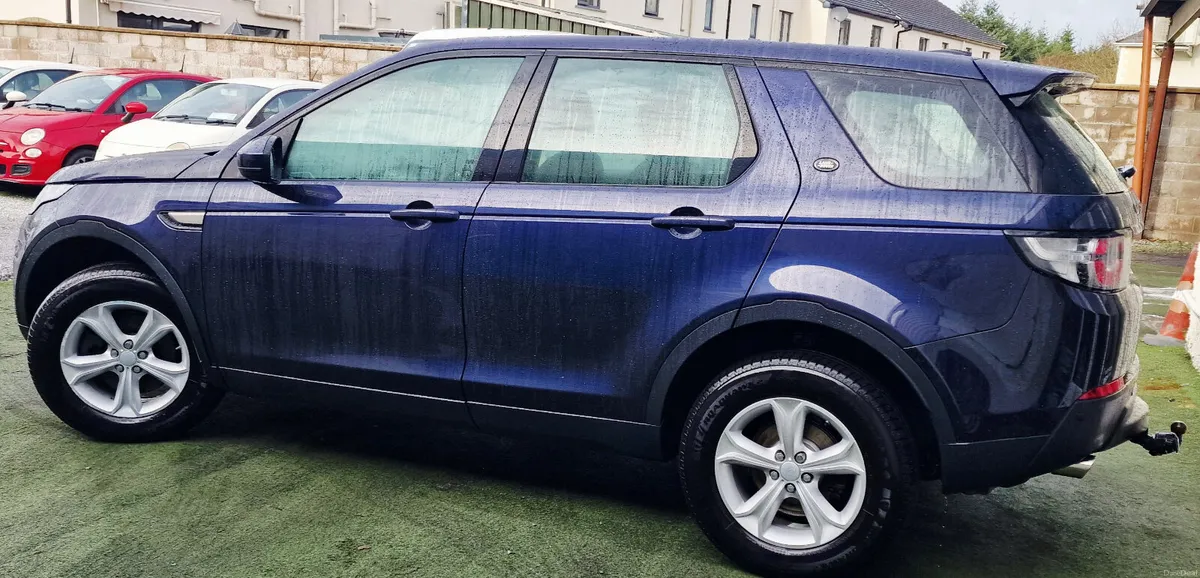 Discovery Sport LOW KM SPEC EDIT 7 SEATS AUTO - Image 3