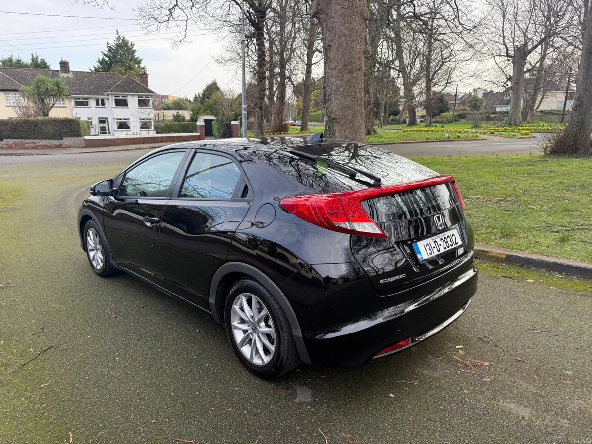 2013 Honda Civic  LOW MILEAGE - Image 3