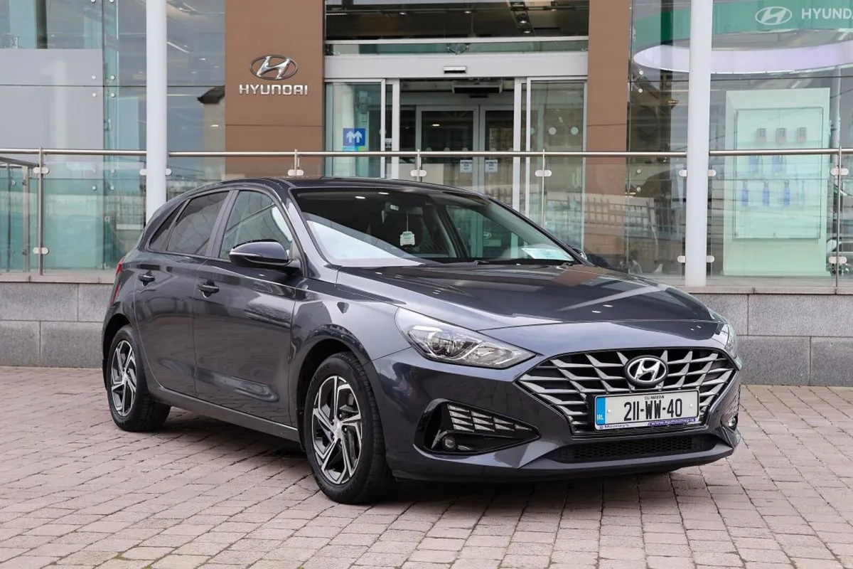 Hyundai i30 Petrol Deluxe Turbo - Image 1