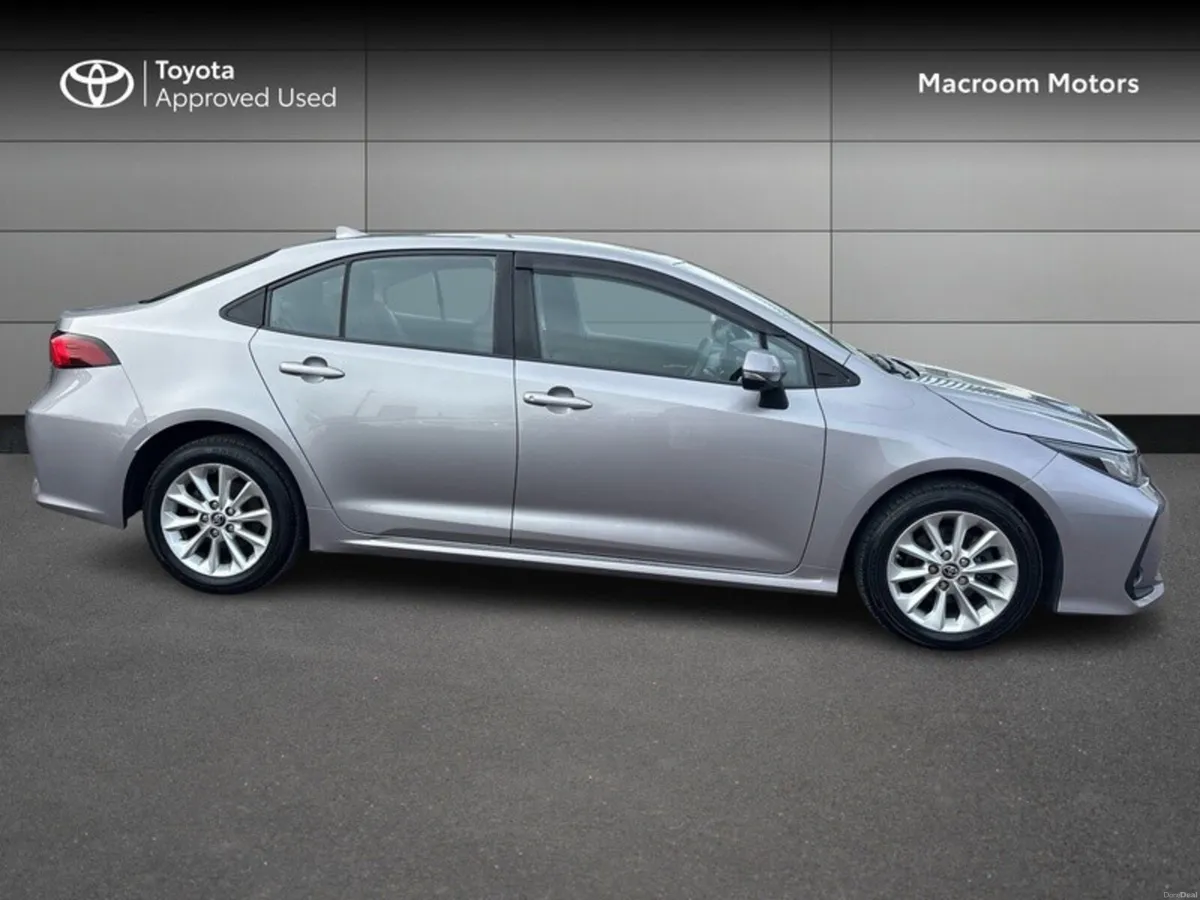 Toyota Corolla COROLLA 1.6P AURA SALOON - Image 3