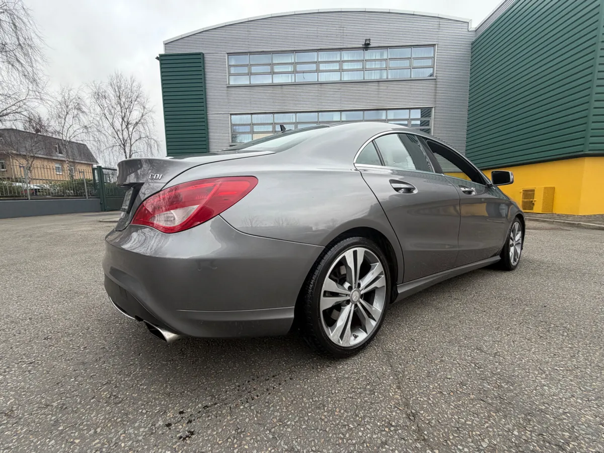 Mercedes-Benz CLA 220 D Urban Automatic - Image 4