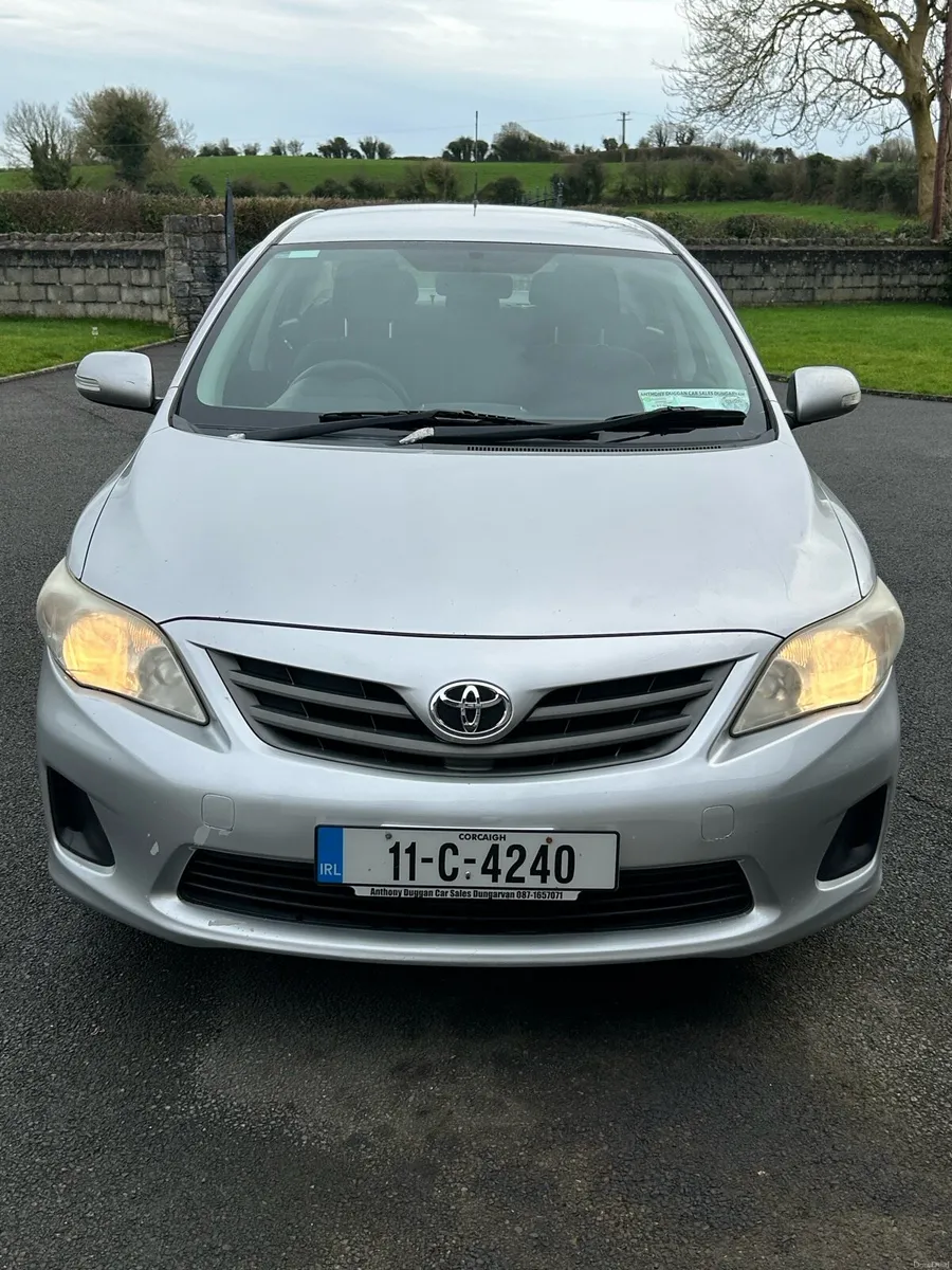 TOYOTA COROLLA !!NEW NCT!!LOW MILES!! - Image 2