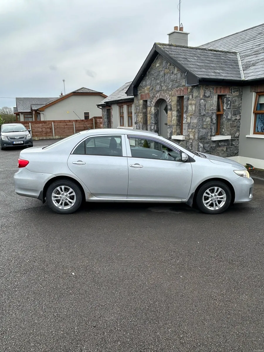 TOYOTA COROLLA !!NEW NCT!!LOW MILES!! - Image 4