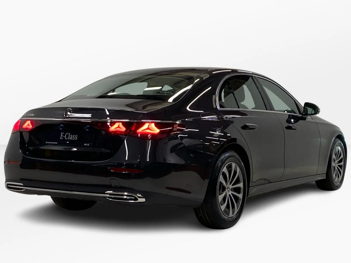 Mercedes-Benz E-Class E220 Avantgarde Plus - Image 4