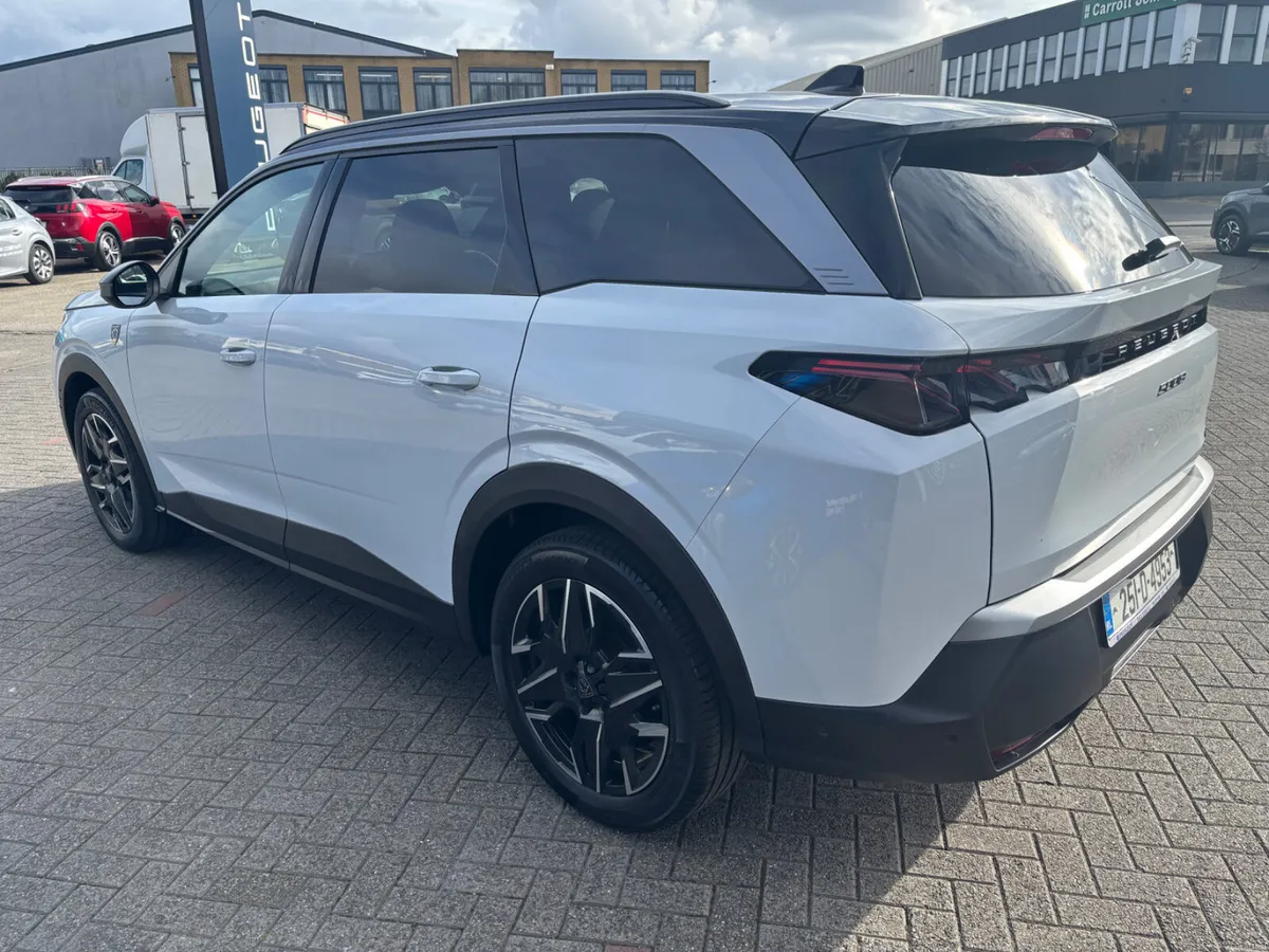 Peugeot 5008 GT hybrid - Image 2