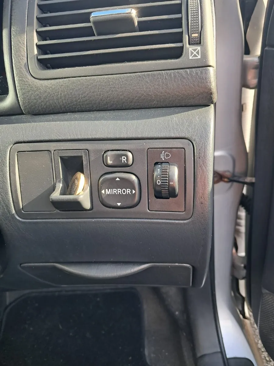 Toyota Corolla 2004 - Image 2